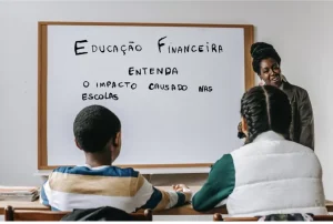 Impacto da Educação Financeira nas Escolas com Aplicativos